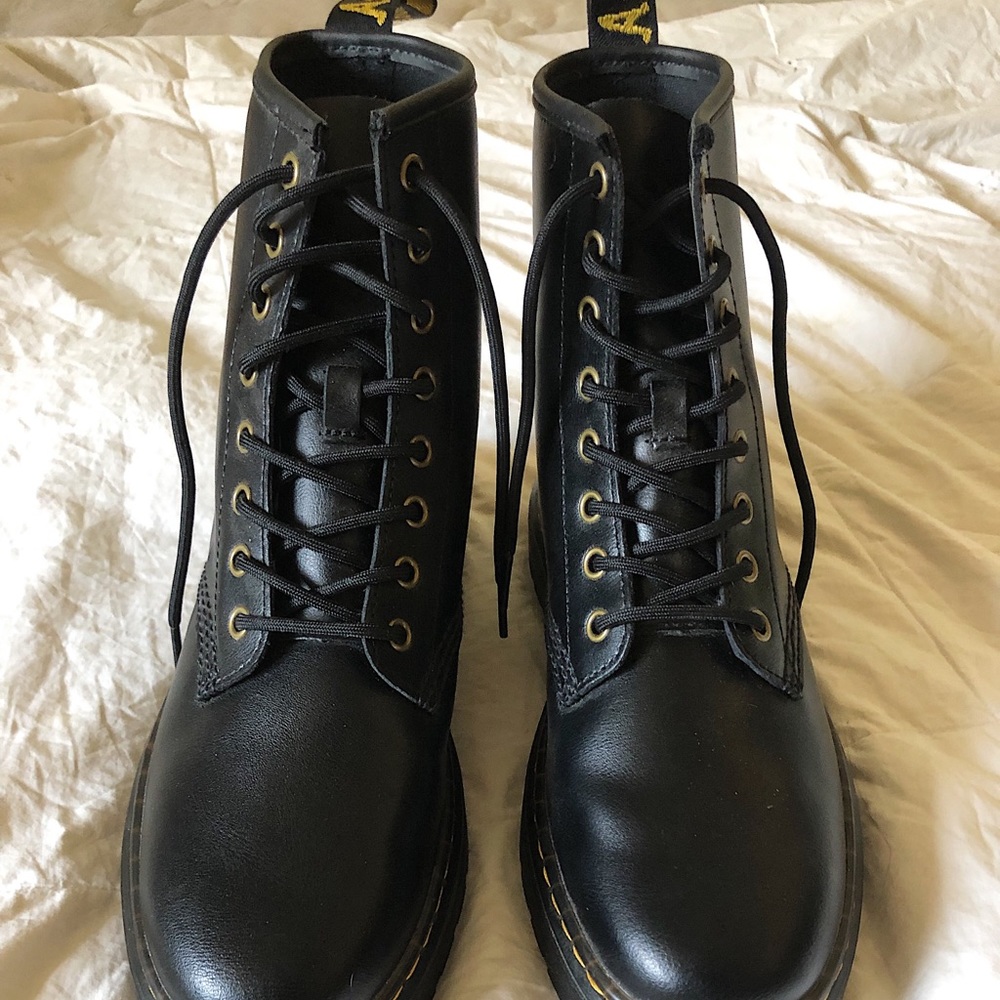 NEVER WORN BLACK DOC MARTENS